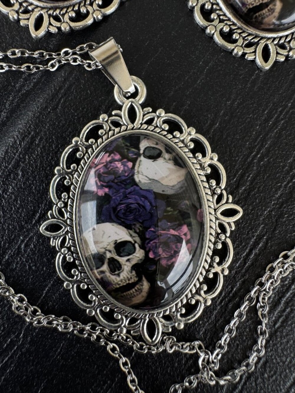 Skulls & Roses Jewelry Set - Picture 2 of 4